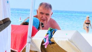 El gobernador de Tucumán, Osvaldo Jaldo, fue fotografiado en una playa paradisíaca mientras su provincia sufría una fuerte inundación