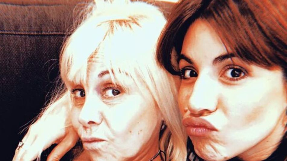 La tierna postal de Gianina junto a su mamá