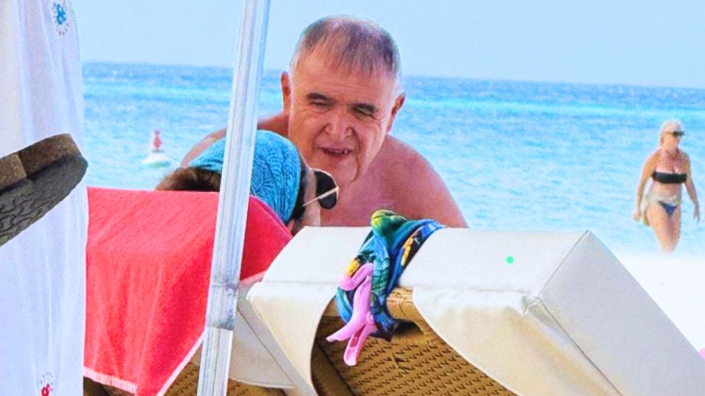 El gobernador de Tucumán, Osvaldo Jaldo, fue fotografiado en una playa paradisíaca mientras su provincia sufría una fuerte inundación