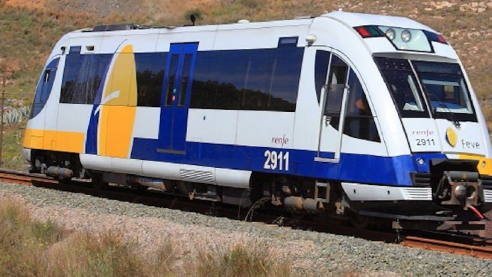 España: un tren chocó contra una grúa