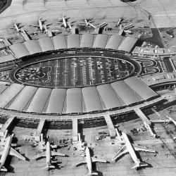 Air France conmemora los 50 años del primer vuelo comercial del Concorde.