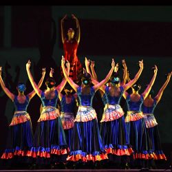 Imagen de bailarines realizando una presentación del ballet "Carmen Cuba" durante el inicio de la Fiesta de la Primavera, en la Sala Avellaneda del Teatro Nacional, en La Habana, capital de Cuba. | Foto:Xinhua/Joaquín Hernández