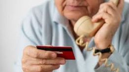 Cada vez más frecuentes las estafas a jubilados: ¿Cómo prevenirlas?