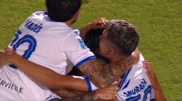 El festejo de Vélez por el agónico triunfo ante Instituto en Córdoba.