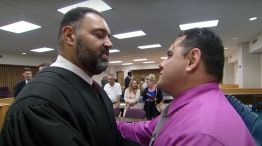 Juez Lou Olivera junto al soldado condenado