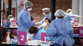 Vacunación anual. Mantiene un papel central, ofreciendo protección contra hospitalizaciones y formas graves de la enfermedad.