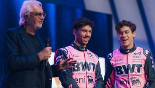 Franco Colapinto junto a Flavio Briatore y Pierre Gasly 