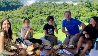Facundo Arana y María Susini junto a sus hijos, Yaco, India y Moro
