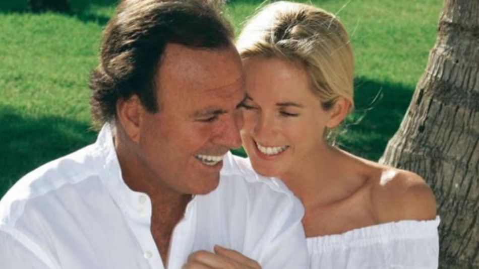 Julio Iglesias y su esposa