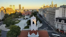 Visitas gratuitas a la ciudad para conocer su historia.