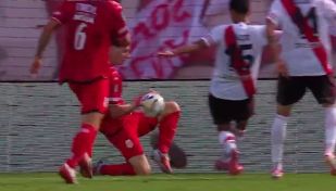 Mano de Campi en Barracas Central vs River Plate