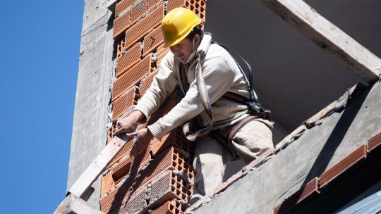 La informalidad laboral alcanzó al 43% de los trabajadores a fines de 2025