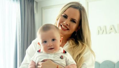 Alejandra Maglietti y su hijo Manuel