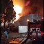 Tremendo incendio destruyó una fábrica y sembró tensión entre vecinos de Luis Guillón