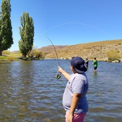 Las clínicas de fly casting ya alcanzaron localidades como Andacollo, Varvarco, Las Ovejas, Manzano Amargo, Caviahue, Picún Leufú, Loncopué, además de distintos puntos del Alto Neuquén, la Comarca, la Región Confluencia y el centro de la provincia. 