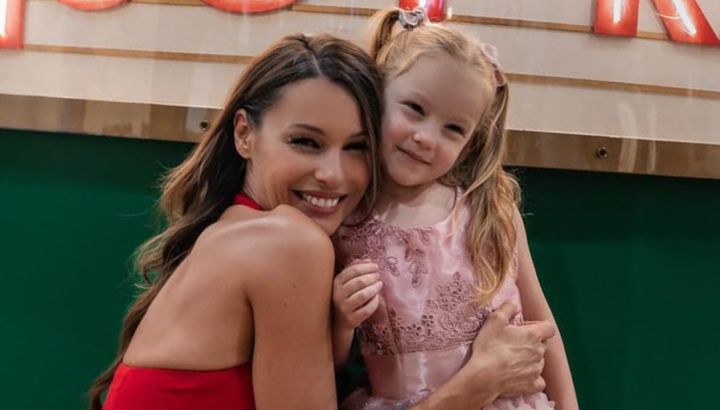 Pampita y Anita García Moritán deslumbraron con sus looks total white para su especial noche en el Caribe