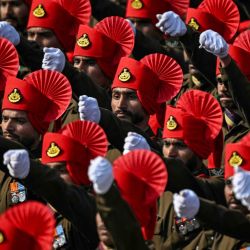 Soldados indios marchan durante el desfile del 77.º Día de la República en el sendero Kartavya de Nueva Delhi. | Foto:Sajjad Hussain / AFP