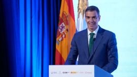 España regularizará por decreto a medio millón de inmigrantes y beneficiará a miles de argentinos