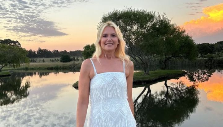 Bernardo, el sobrino nieto de Valeria Mazza, la visitó en Uruguay y conoció la playa por primera vez