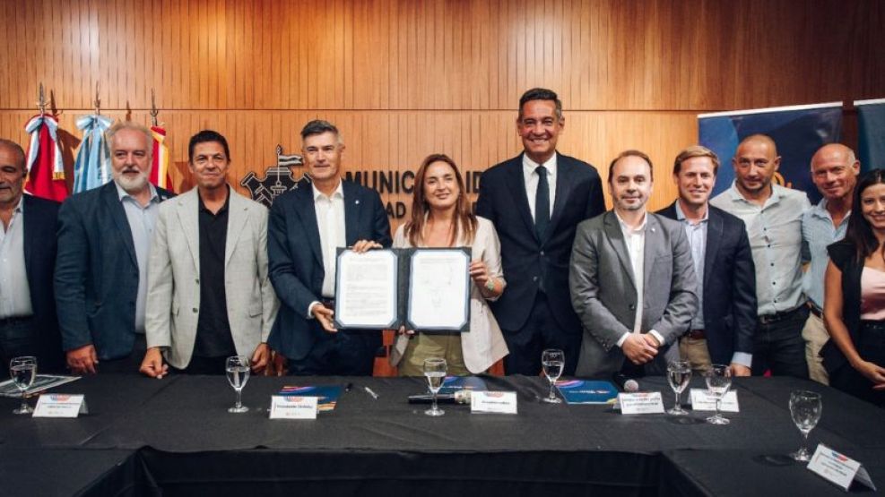 Daniel Passerini, rubricó un convenio de cooperación junto a la vicegobernadora, Miryan Prunotto