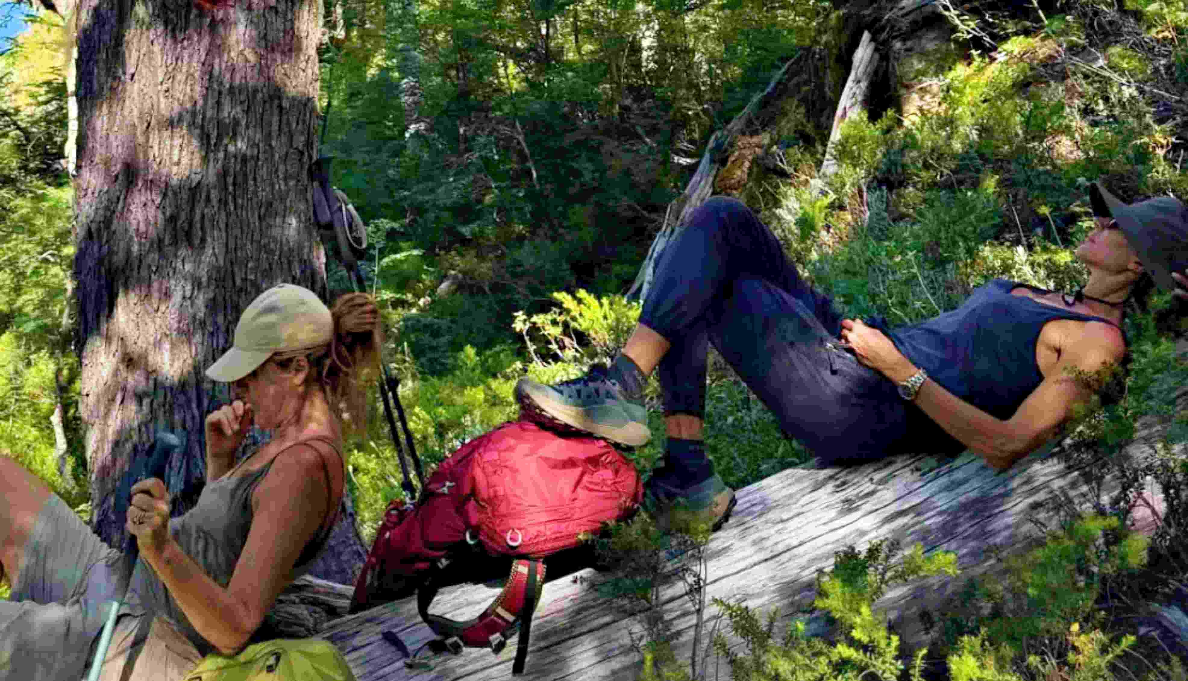 Verano 2026. (De izq. a der.) Juliana Awada, y Javiera de Dietrich, descanso en trekking.