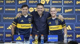 Santiago Ascacibar y Ángel Romero junto a Juan Román Riquelme