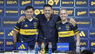 Santiago Ascacibar y Ángel Romero junto a Juan Román Riquelme