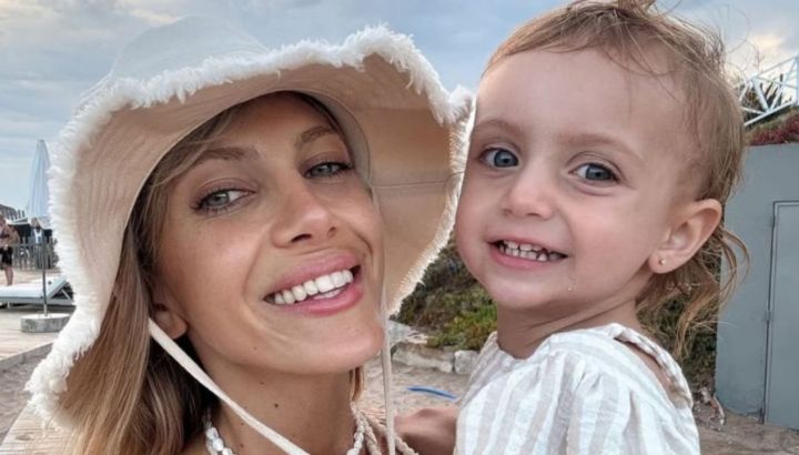 Así es la sala de juegos de Vita, la hija de Cande Ruggeri: pelotero con tobogán, mini vestidor y muebles minimalistas