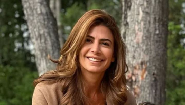 Lejos de Macri: Juliana Awada viajó al sur con amigas y volvió a marcar tendencia con sus looks