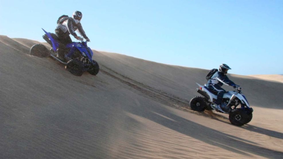 Cuatriciclos y vehículos en los médanos en Pinamar 28012026