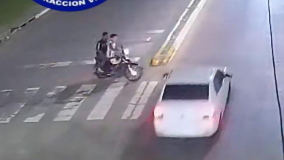 Las cámaras de seguridad tomaron los movimientos de los sospechosos. 