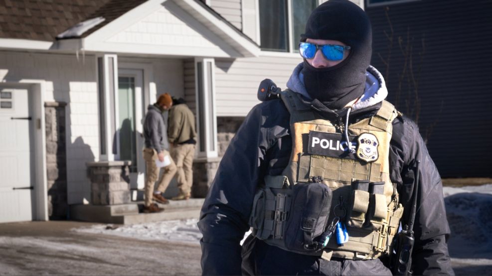 Trump suspendió a dos agentes de inmigración en tiroteo en Minneápolis