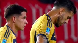 Blanco y Paredes al final del partido: Boca cayó con Estudiantes 2-1.