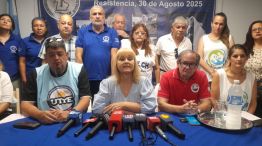 Gremios docentes durante la conferencia de prensa