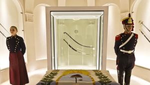 Polémica por el nuevo traslado del sable de San Martín: ¿a dónde será llevado?