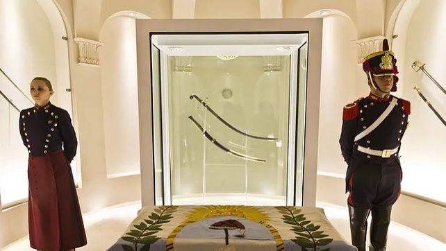 Polémica por el nuevo traslado del sable de San Martín: ¿a dónde será llevado?