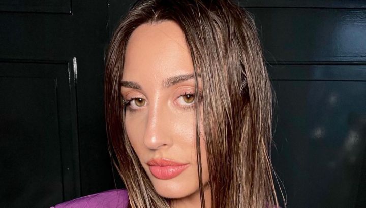 Del infaltable jean wide leg a las transparencias y los trajes oversized: Yoyi Francella se consolida como la nueva referente de moda