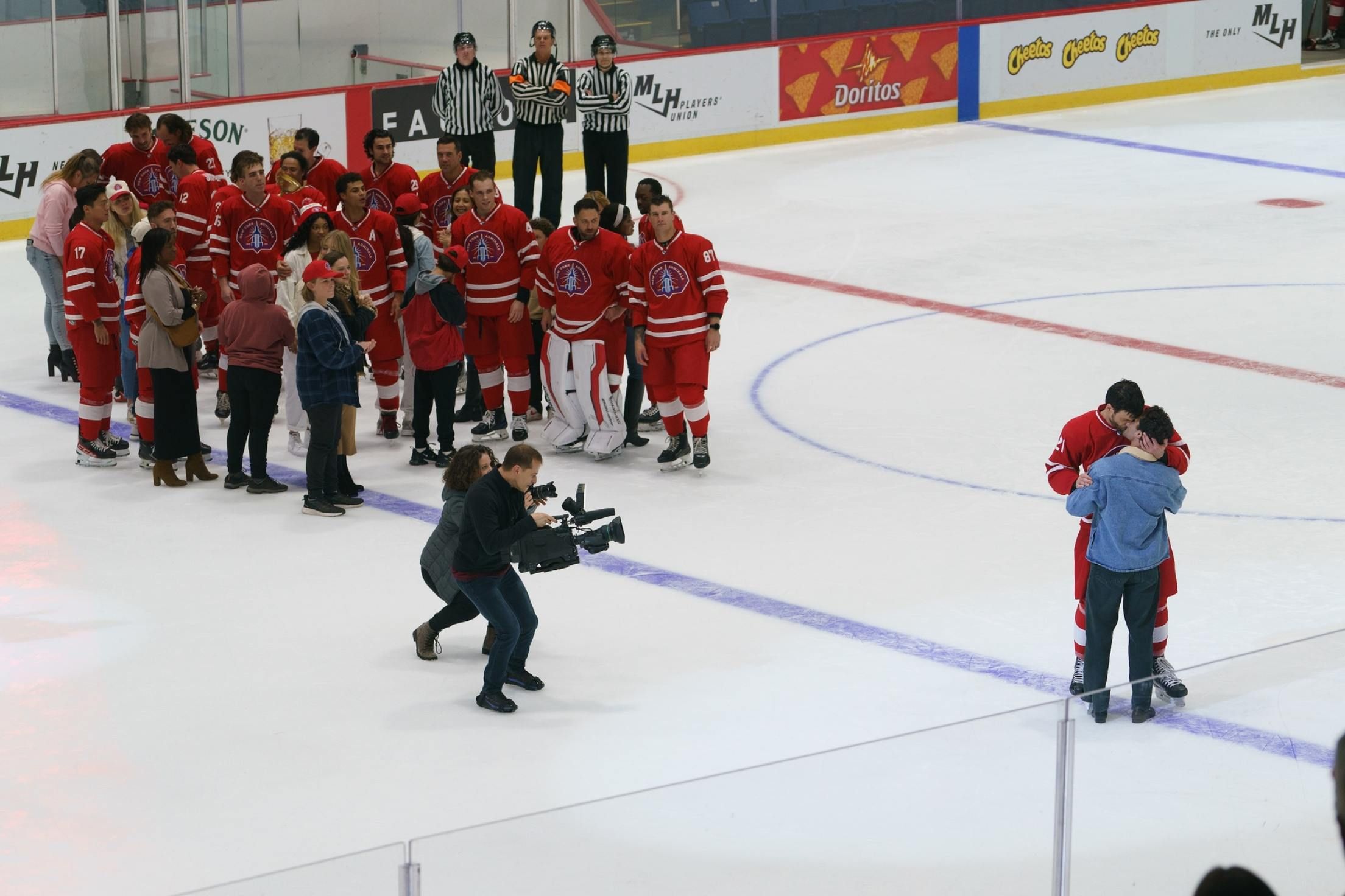 Jacob Tierney, creador y director de la serie 'Heated rivalry'.