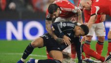 Kylian Mbappé y Nicolás Otamendi en Champions League