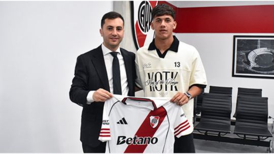 Otro blindado más en River: Juan Cruz Meza renovó su contrato con una cláusula millonaria