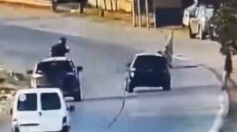 Un delincuente fue arrollado cuando intentaba asaltar a un motociclista en el Acceso Sudeste.