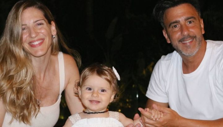 Amanda, la hija de Macarena Rinaldi y Fede Hoppe dio sus primeros pasos: el tierno video