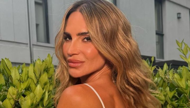 Adiós a los vestidos clásicos: María Vázquez impone el tejido como nuevo símbolo de elegancia