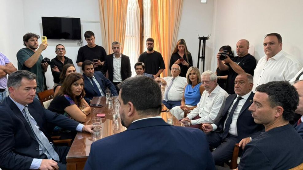 Juez, De Loredo y Bornoroni con el intendente Chiapello