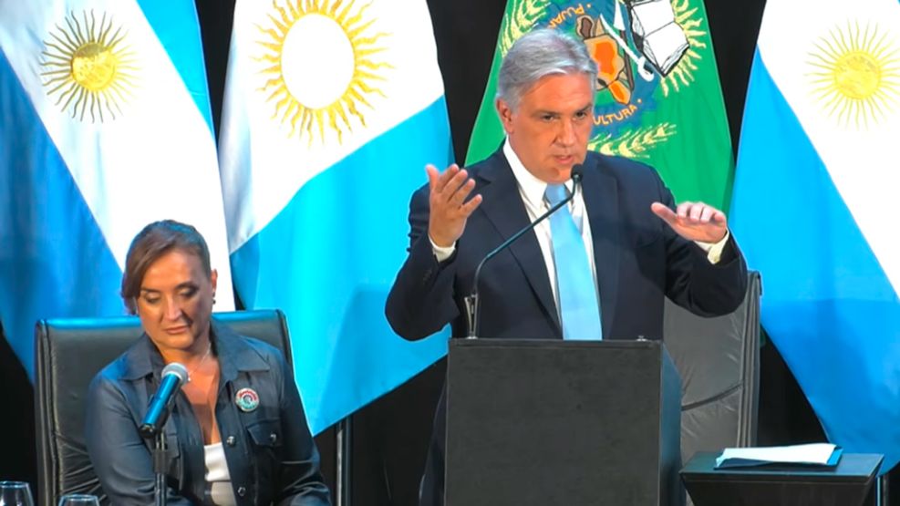 Llaryora junto a Prunotto