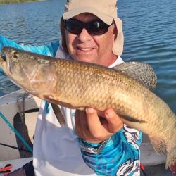 San Miguel del Monte vuelve a demostrar por qué nunca se la puede descartar. Mientras el pejerrey espera tiempos mejores, la tararira mantiene viva la pasión y asegura jornadas positivas.