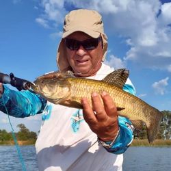 San Miguel del Monte vuelve a demostrar por qué nunca se la puede descartar. Mientras el pejerrey espera tiempos mejores, la tararira mantiene viva la pasión y asegura jornadas positivas.