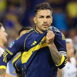 El mediocampista de Boca Juniors, Leandro Paredes, celebra el segundo gol de su equipo durante el partido del Torneo Apertura 2026 de la Liga Profesional de Fútbol Argentino entre Boca Juniors y Newell's Old Boys en el estadio La Bombonera en Buenos Aires. | Foto:ALEJANDRO PAGNI / AFP