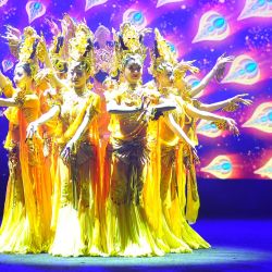 Imagen de artistas realizando una presentación durante un evento cultural que celebra el próximo Año Nuevo Chino, en Túnez. | Foto:Xinhua/Adel Ezzine