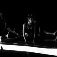 Ariana Caruso y el arte de entrenar la presencia: cuerpo, voz, energía y acción en escena